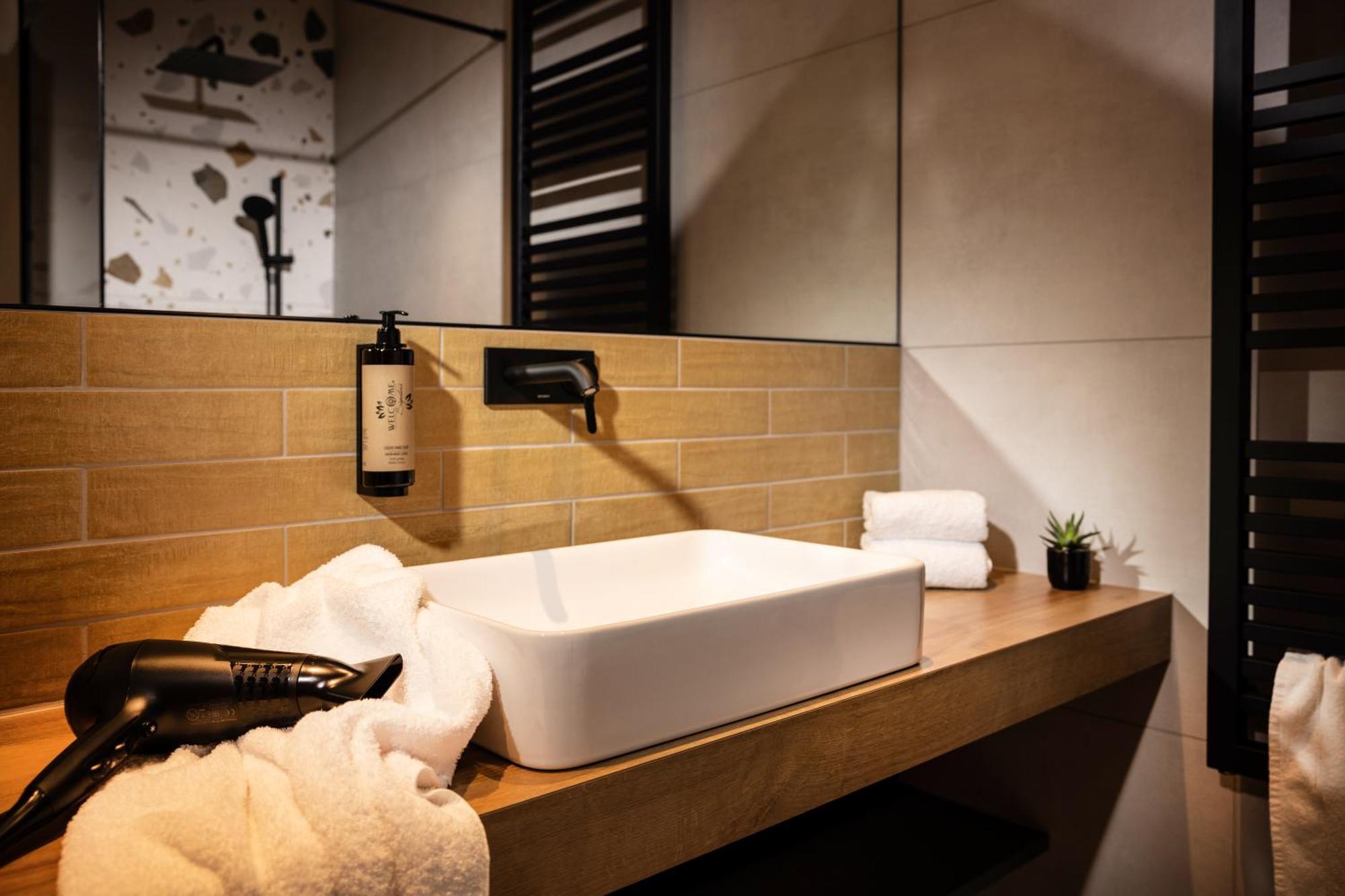 Zeit Und Raum Hotel - Self Check-In Eggelsberg 외부 사진
