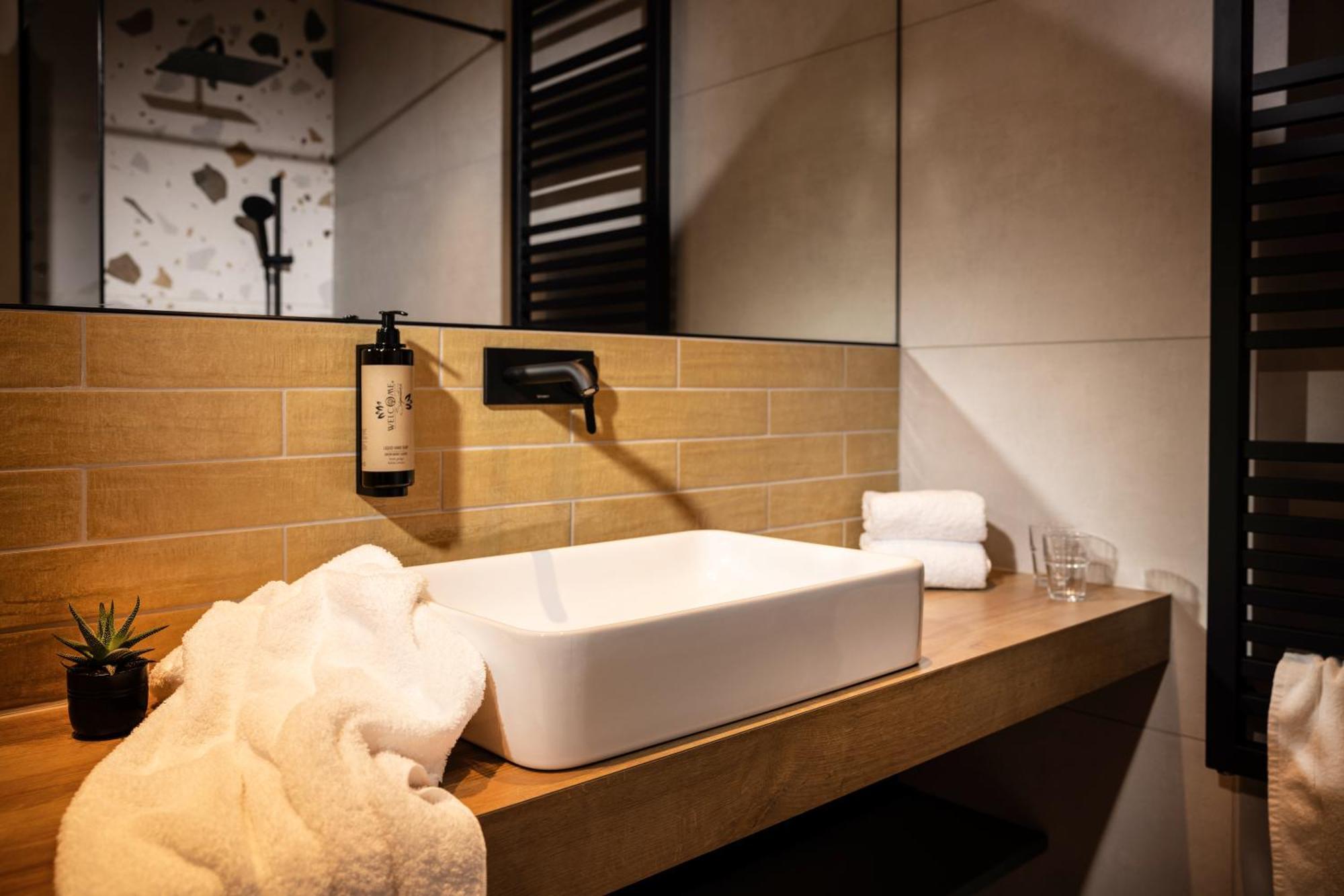 Zeit Und Raum Hotel - Self Check-In Eggelsberg 외부 사진
